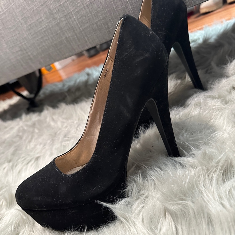 Black pump heels suede